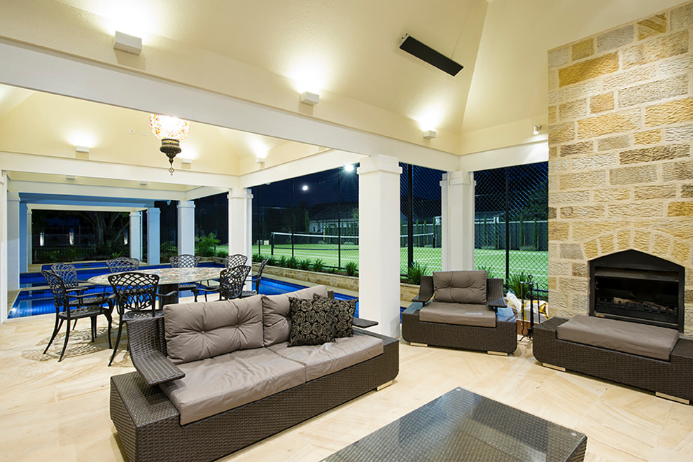 Geräumiges Modernes Poolhaus hinter dem Haus in individueller Form mit Natursteinplatten in Adelaide
