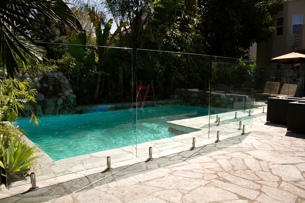 Idées déco pour une piscine éclectique.