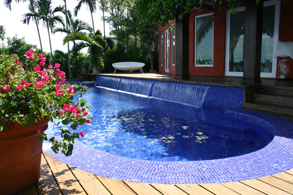 Example of a trendy pool design in Miami