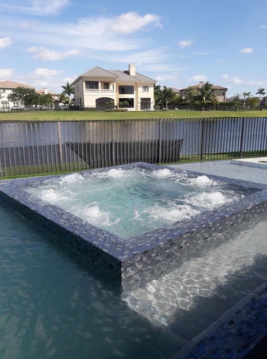 Exemple d'une piscine industrielle.