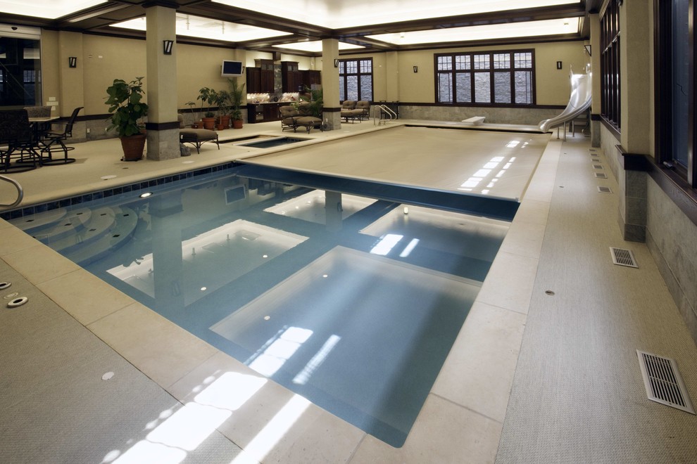 Foto di una piscina coperta minimal rettangolare di medie dimensioni con una vasca idromassaggio