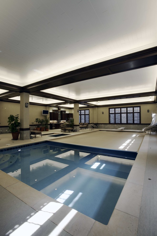 Inspiration för en mellanstor funkis rektangulär, inomhus pool, med spabad