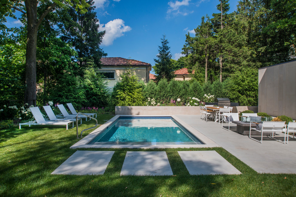 Idee per una piccola piscina monocorsia contemporanea rettangolare dietro casa con pavimentazioni in pietra naturale