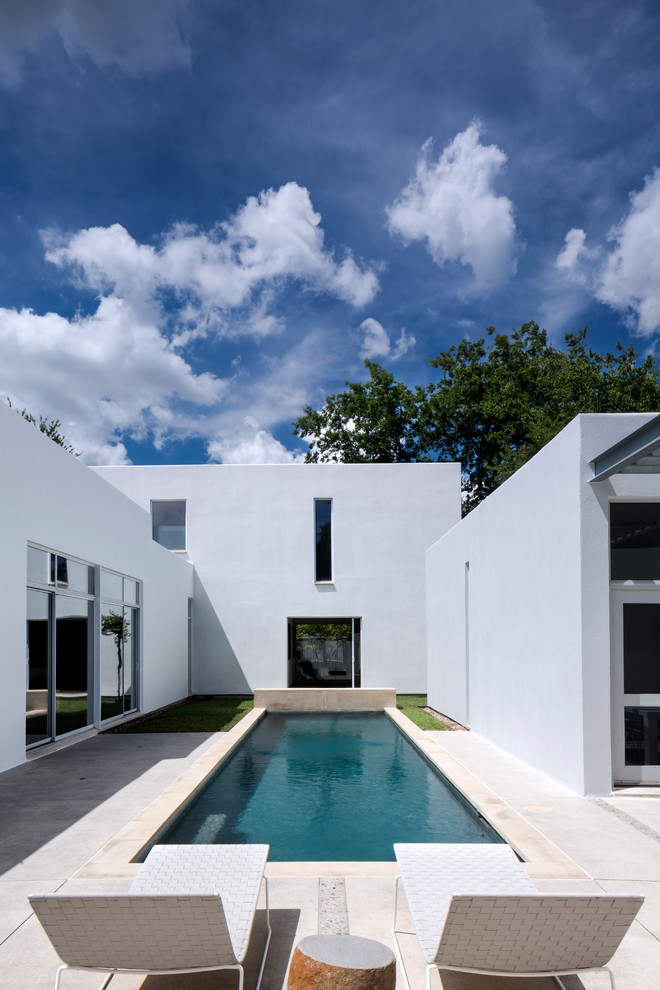 Ispirazione per una piscina minimalista rettangolare in cortile