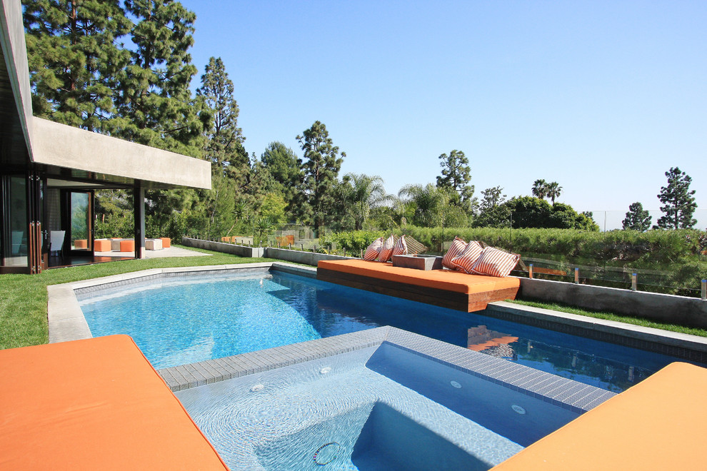 This is an example of a contemporary custom shaped swimming pool in Los Angeles.