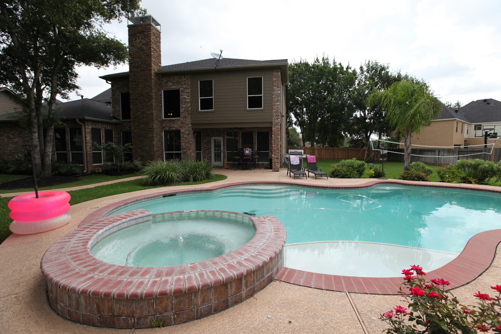 Inspiration pour une piscine traditionnelle.