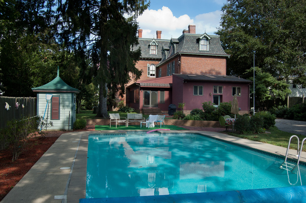 Design ideas for a traditional swimming pool in Philadelphia.