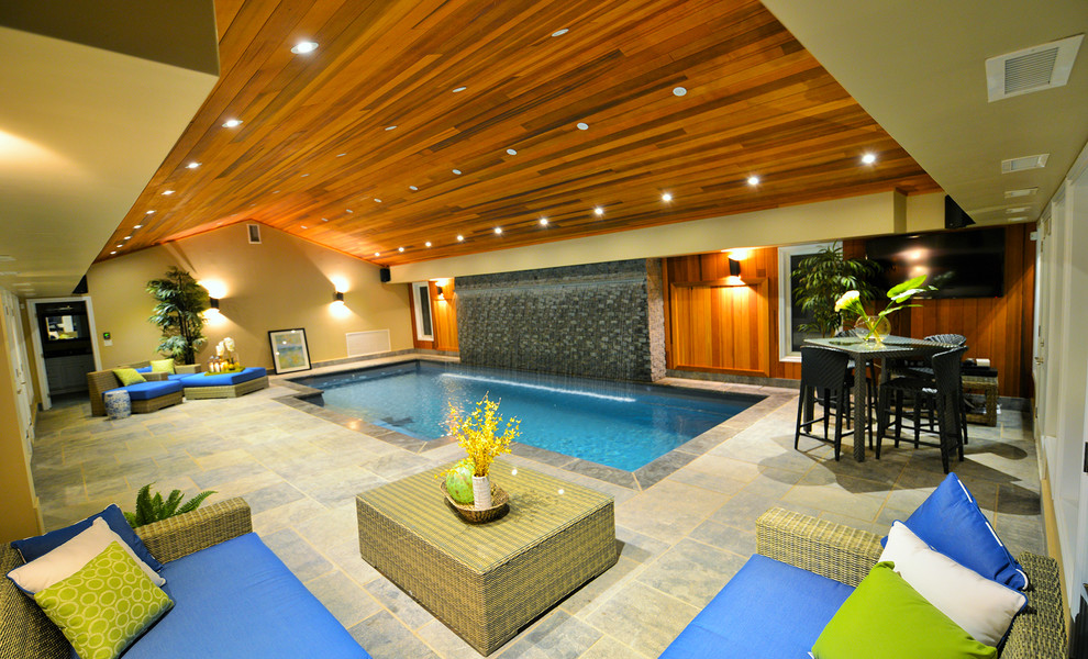 Exemple d'un Abris de piscine et pool houses arrière tendance de taille moyenne et rectangle avec des pavés en pierre naturelle.