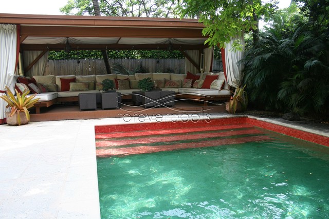 Green & red glass tile pool - Asian - Swimming Pool & Hot Tub - Miami - by  Foreverpools | Houzz IE