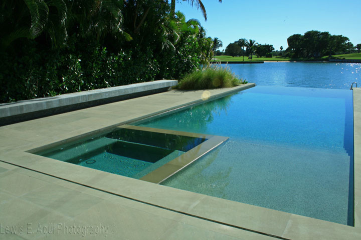 Idee per una piscina minimalista