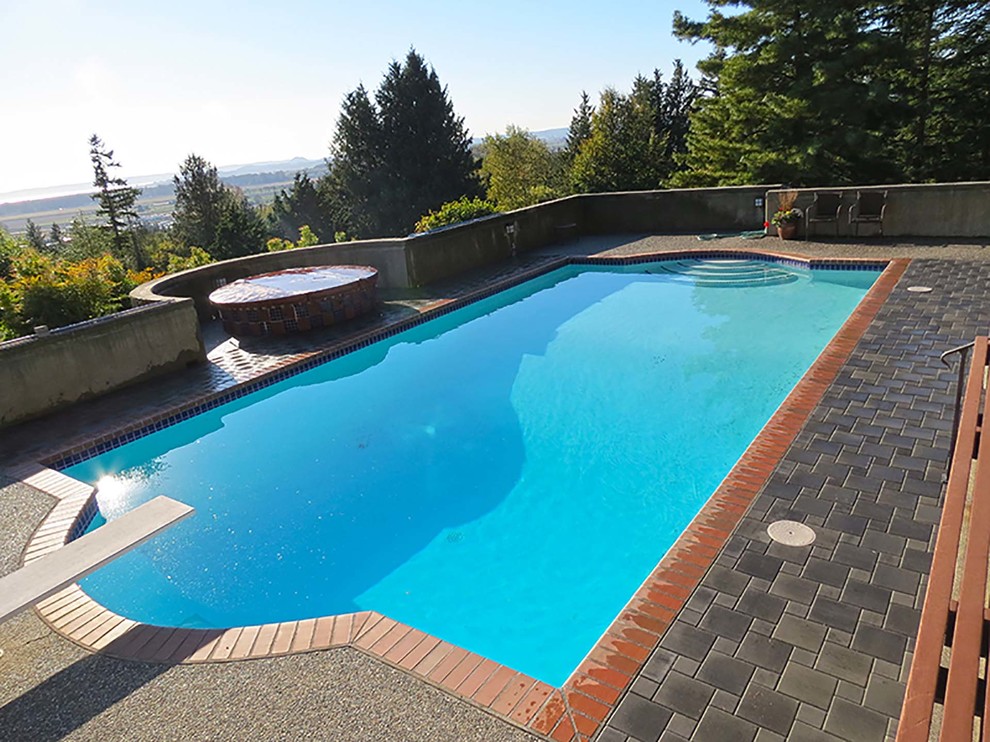 Example of a large trendy backyard decomposed granite and custom-shaped lap hot tub design in Seattle