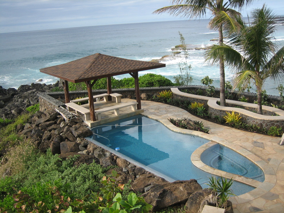 Immagine di una piscina tropicale personalizzata