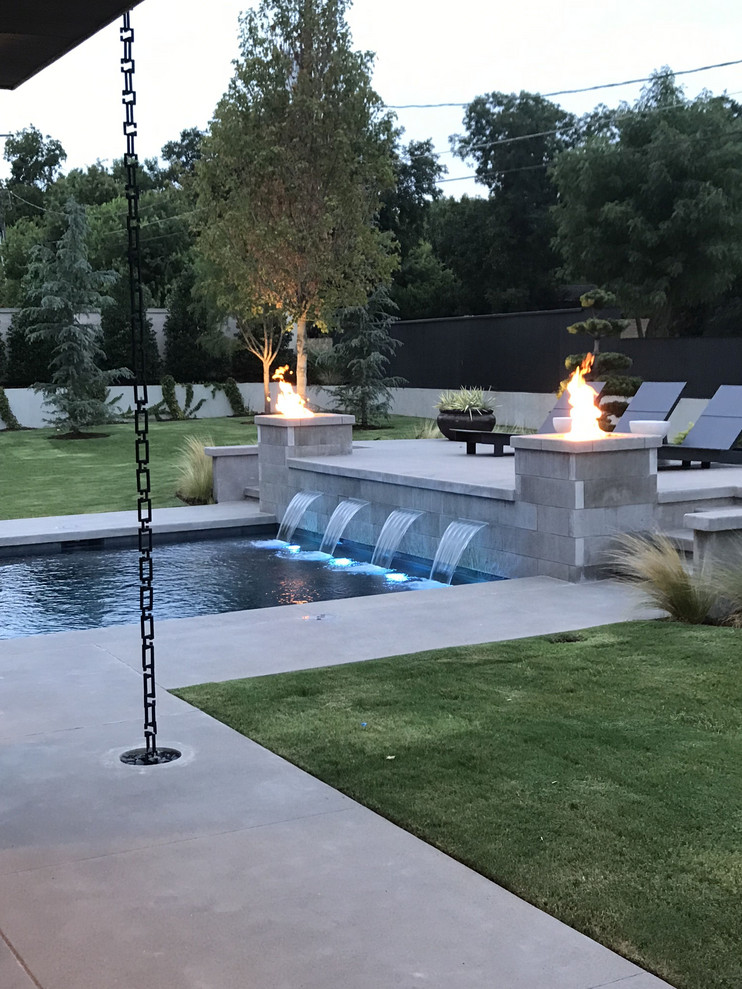 Example of a minimalist pool design in Oklahoma City