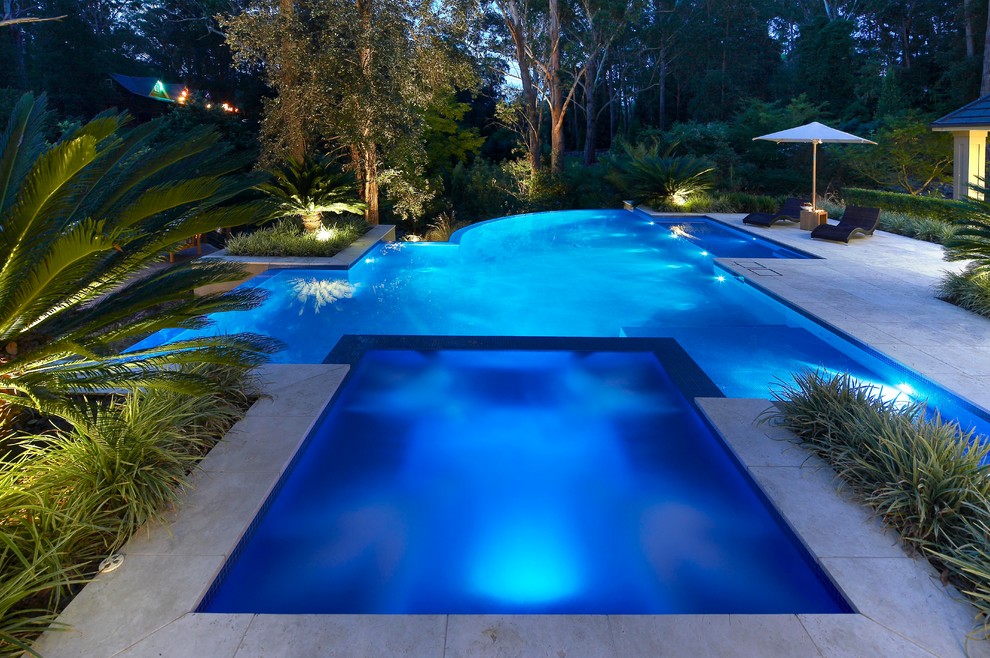 Diseño de piscina infinita contemporánea
