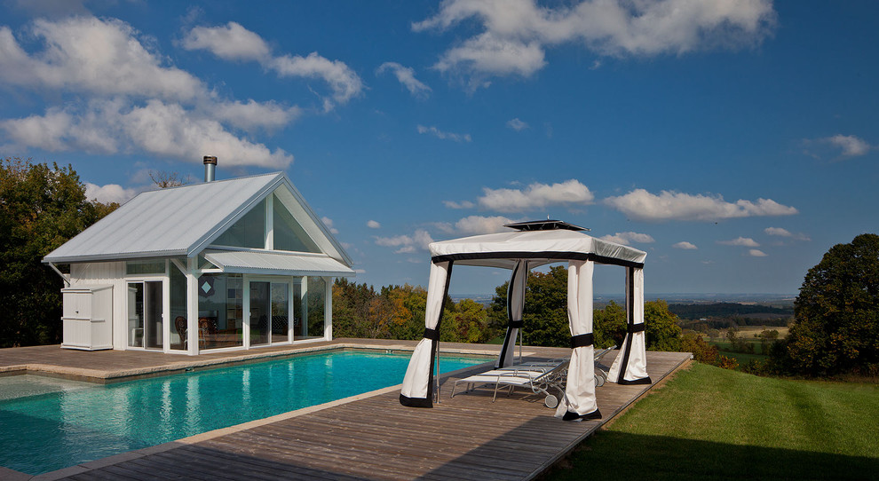 Design ideas for a country swimming pool in Toronto.