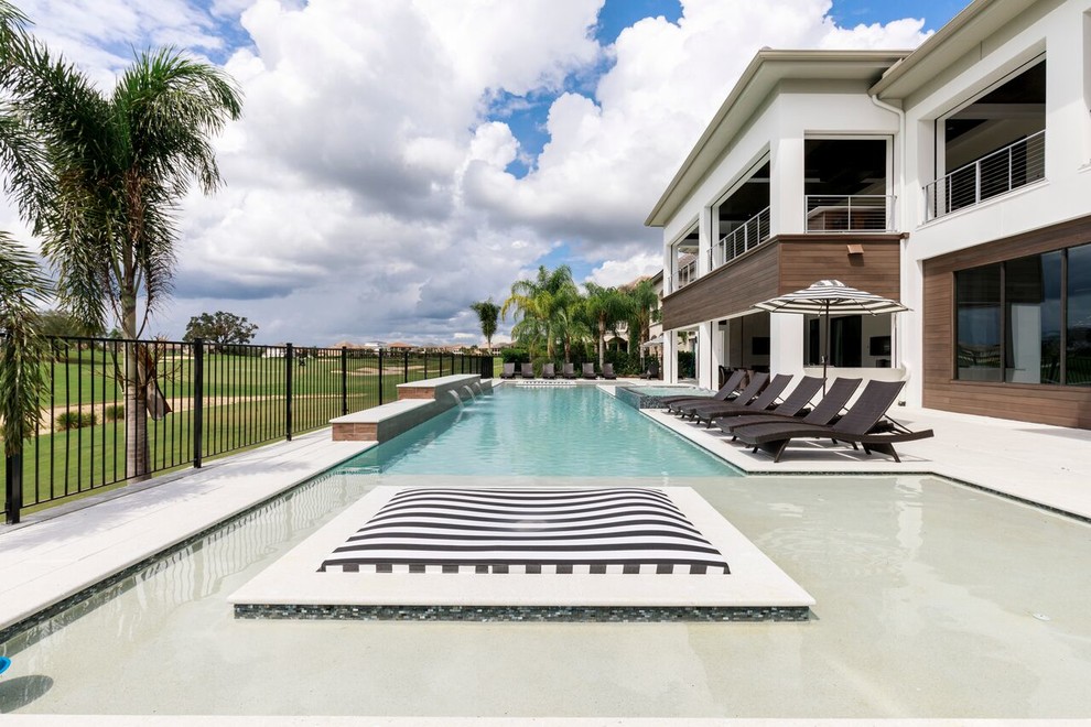 Contemporary swimming pool in Orlando.