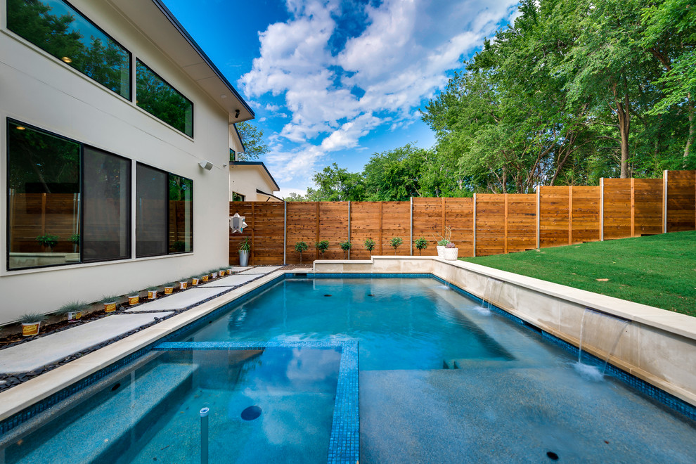 Inspiration for a modern swimming pool in Dallas.