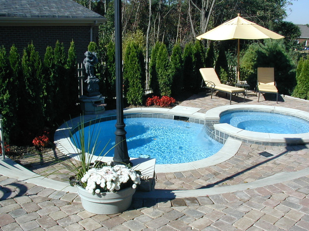 Homearama Lifestyle Traditional Pool Cincinnati by Thornton