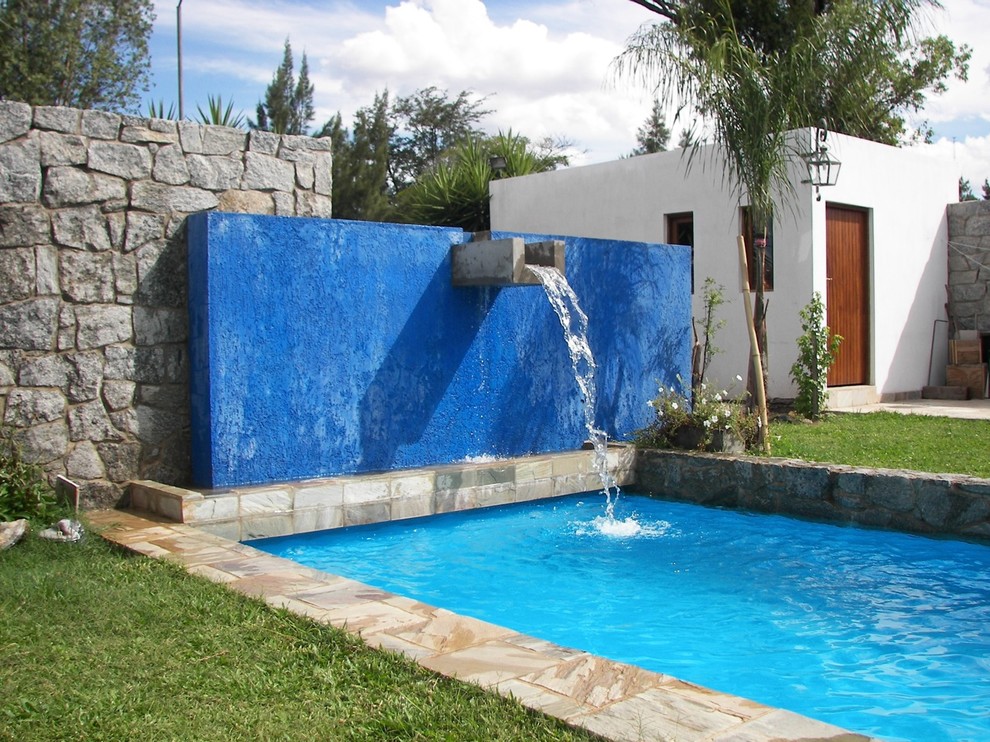 Aménagement d'une piscine contemporaine.