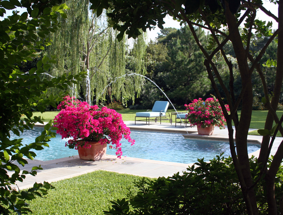 Example of a tuscan backyard pool design in Houston