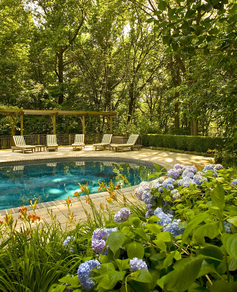Elegant pool photo in New York