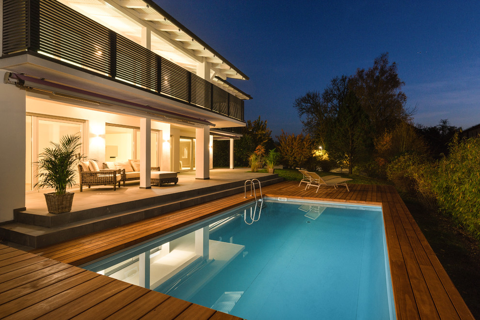 Inspiration for a contemporary pool remodel in Munich