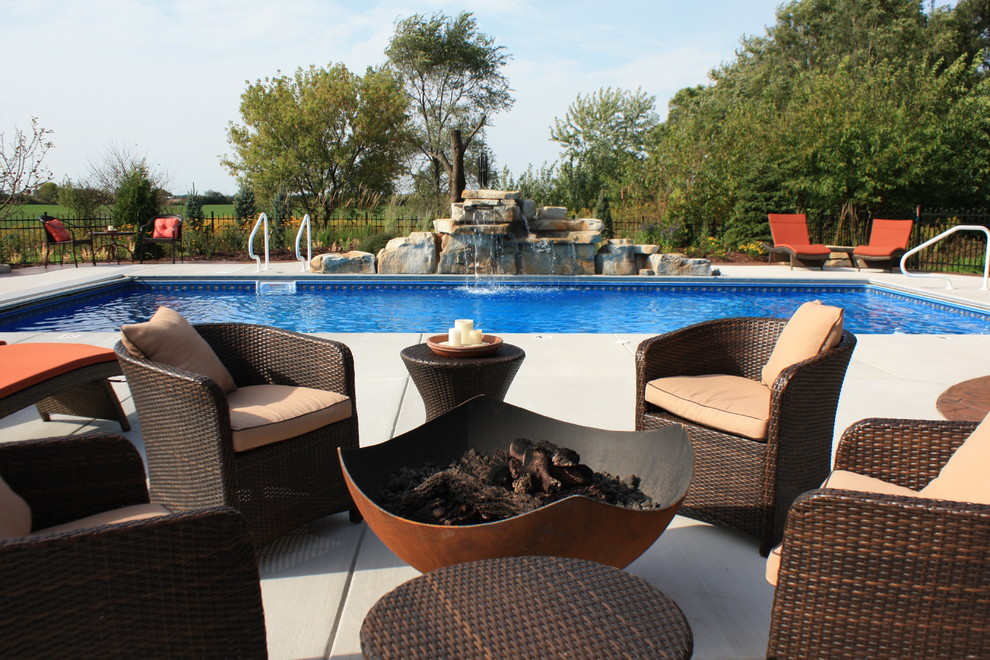 Example of a trendy pool design in Milwaukee
