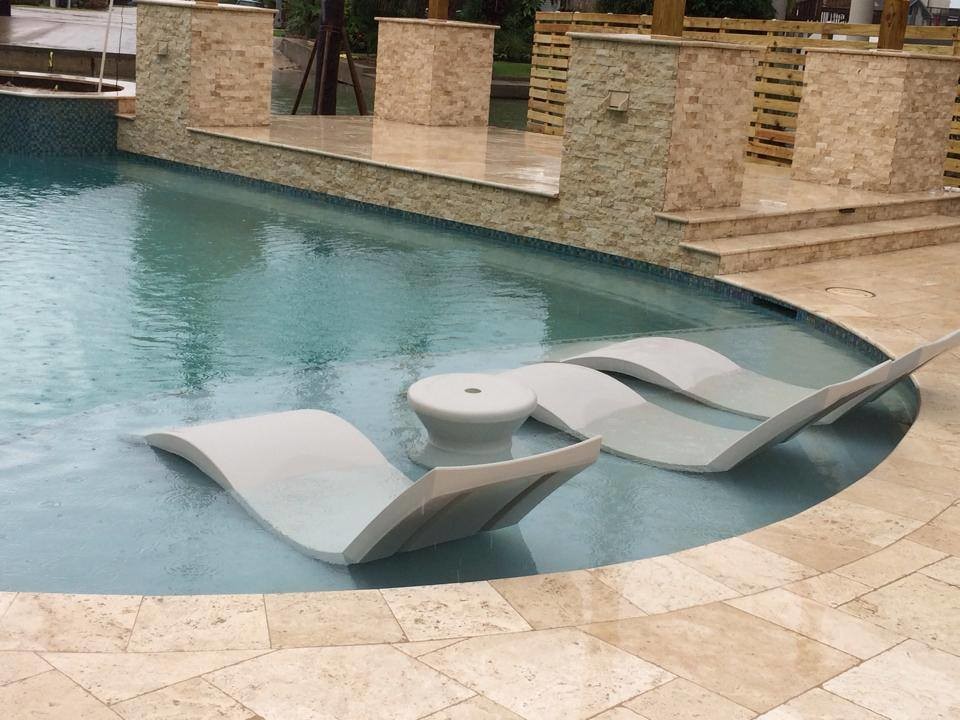 Foto di una grande piscina monocorsia classica personalizzata dietro casa