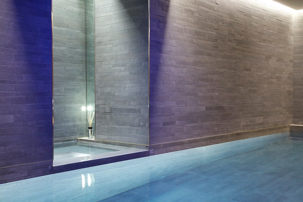 Foto di una piscina minimalista