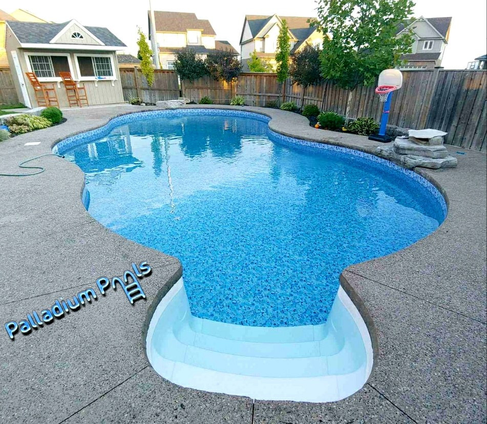 Design ideas for a modern swimming pool in Toronto.