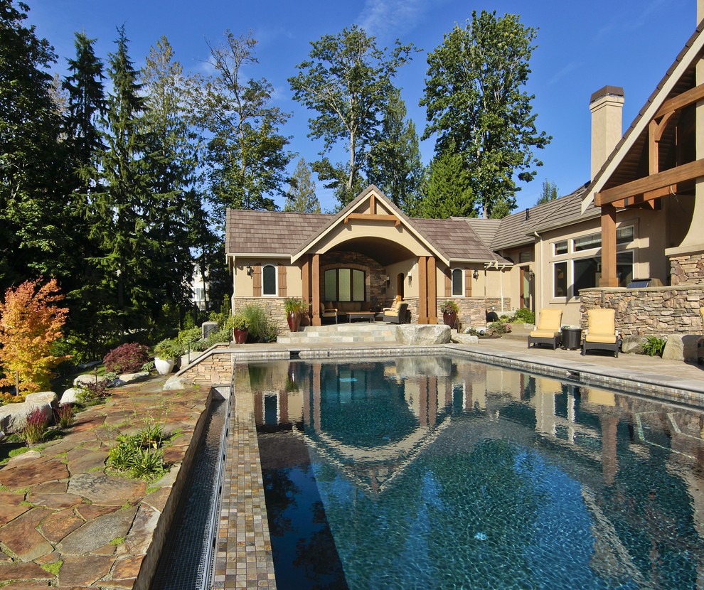 Источник вдохновения для домашнего уюта: прямоугольный бассейн на заднем дворе в классическом стиле