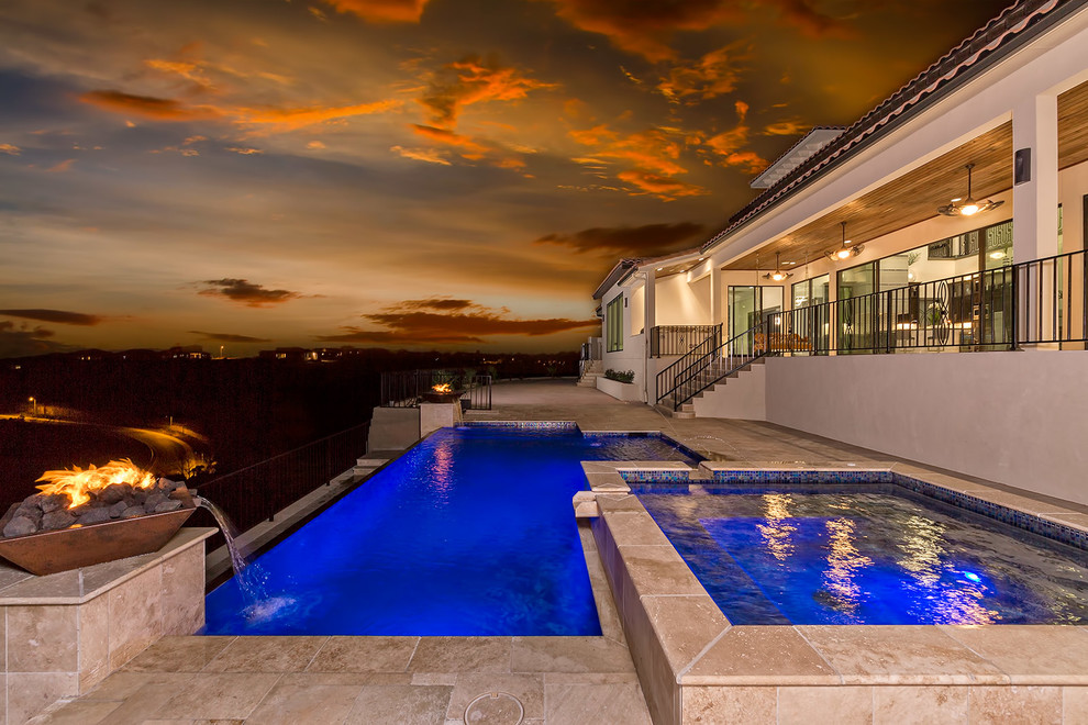 Großer, Gefliester Moderner Pool hinter dem Haus in individueller Form in Austin