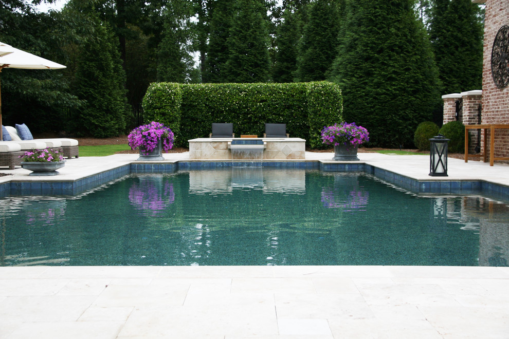 Источник вдохновения для домашнего уюта: большой бассейн в классическом стиле