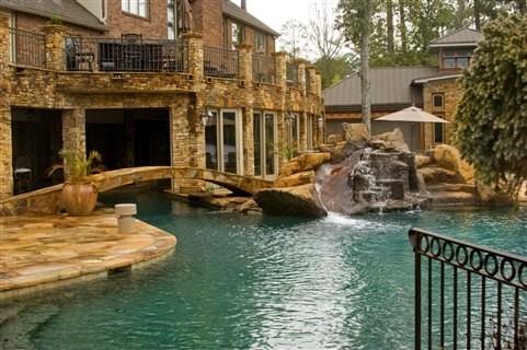 Modern swimming pool in Atlanta.