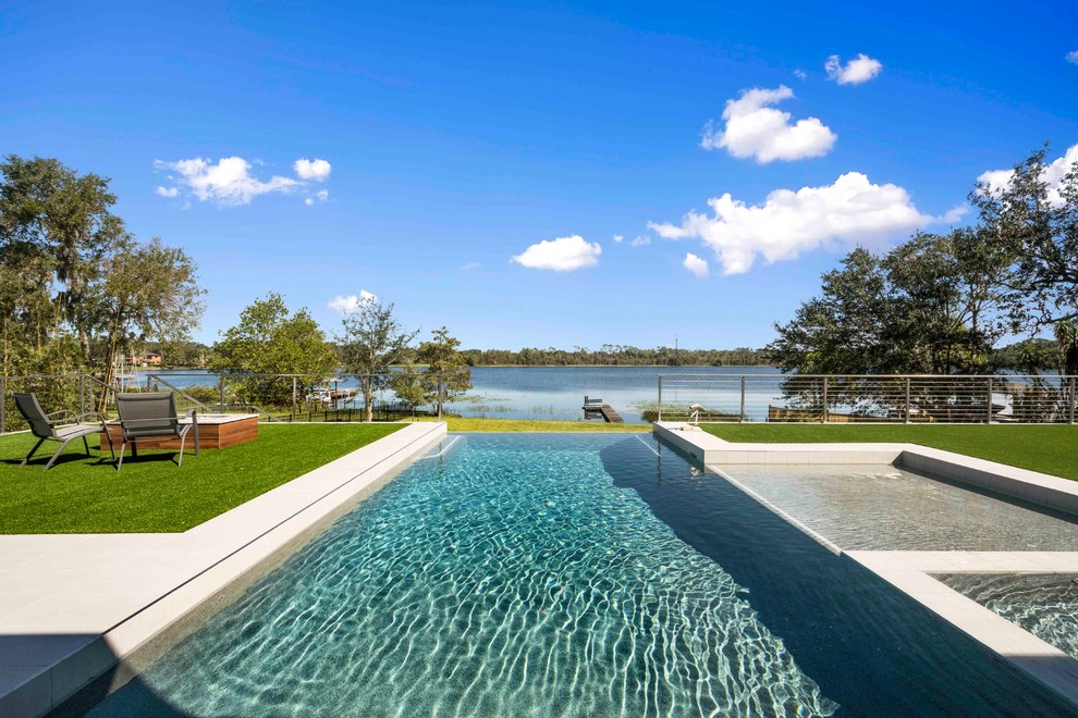 Inspiration for a contemporary swimming pool in Orlando.