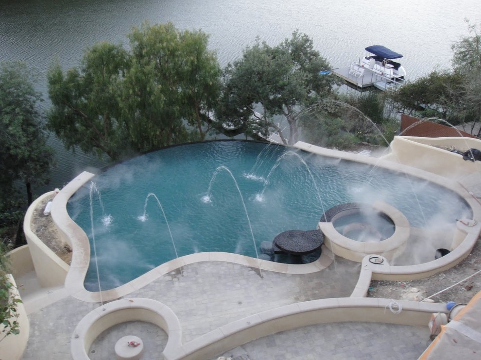 Medelhavsstil inredning av en pool