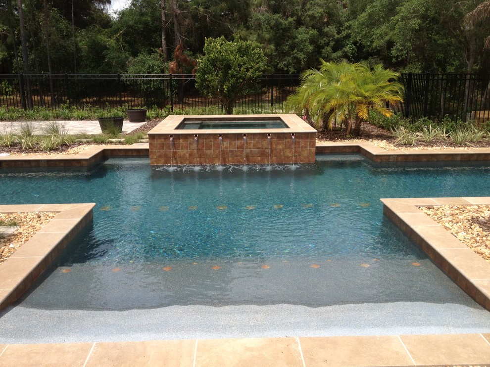 Esempio di una grande piscina monocorsia rustica rettangolare dietro casa con ghiaia