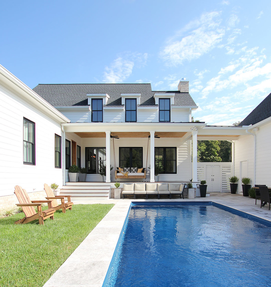 Country Pool hinter dem Haus in rechteckiger Form mit Betonboden in Sonstige