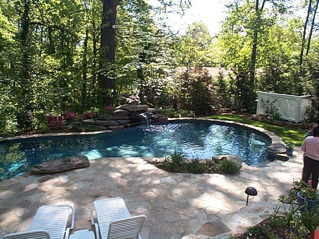 Cette image montre une piscine traditionnelle.