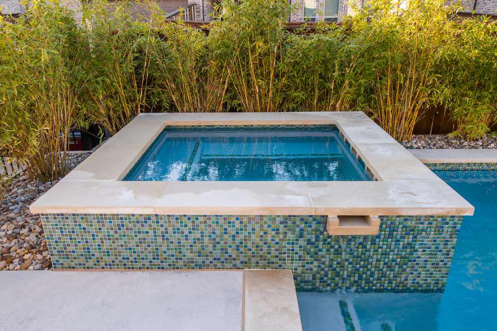 Diseño de piscinas y jacuzzis contemporáneos pequeños rectangulares con losas de hormigón