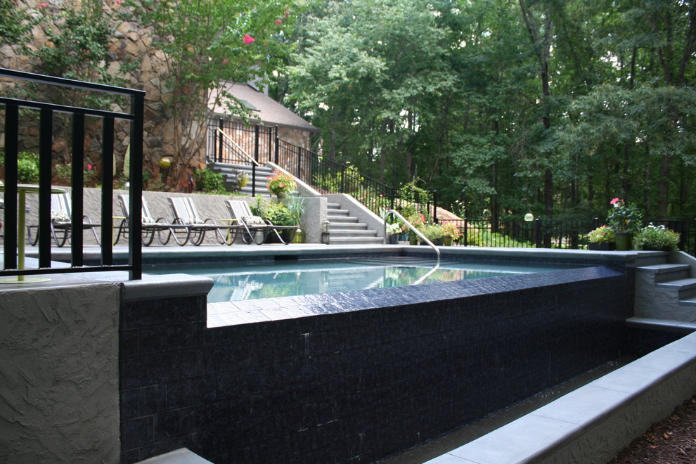 Mittelgroßer Moderner Pool hinter dem Haus in rechteckiger Form mit Betonboden in Atlanta