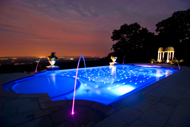 LED Pool Lights - Traditional - Swimming Pool & Hot Tub - New York - by  Cipriano Landscape Design & Custom Swimming Pools | Houzz IE