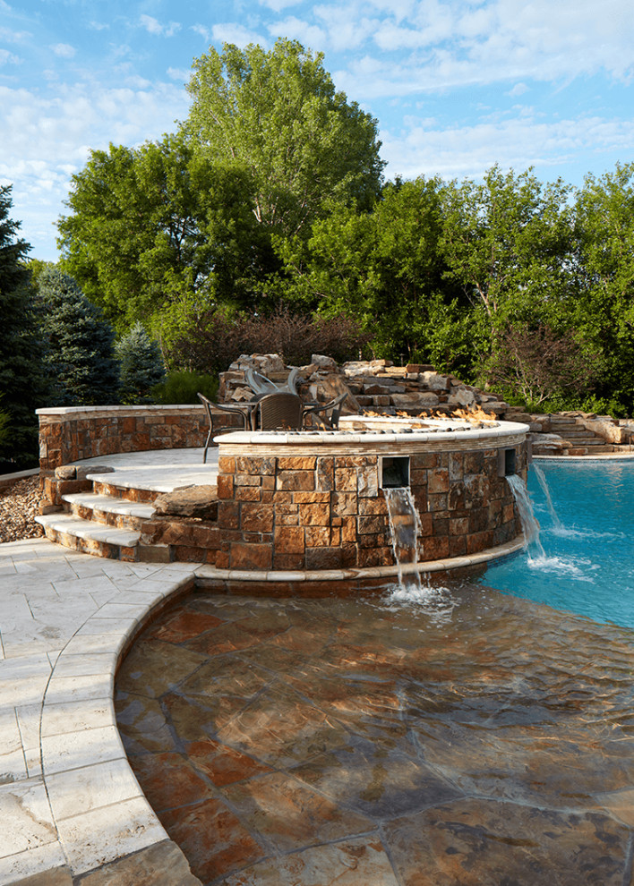 Inspiration pour un grand Abris de piscine et pool houses arrière sur mesure avec des pavés en pierre naturelle.
