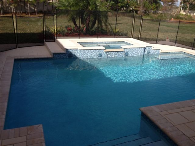 Mittelgroßer Moderner Pool hinter dem Haus in individueller Form mit Pflastersteinen in Miami