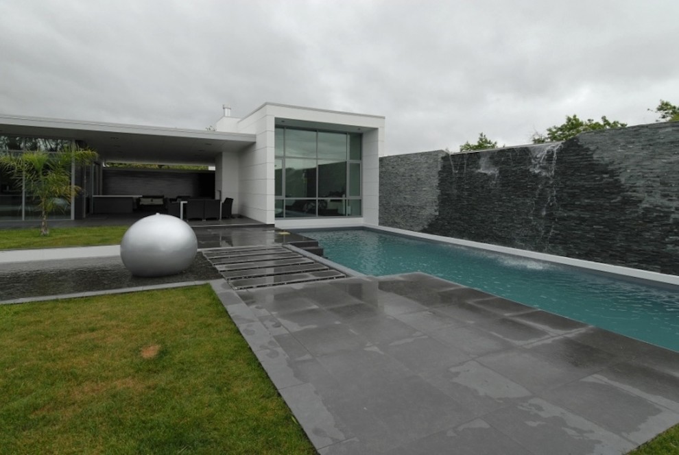 This is an example of a contemporary swimming pool in Hamilton.