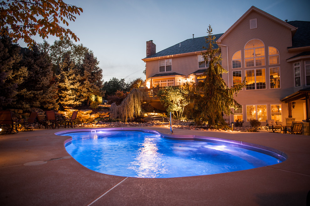 Inspiration for a timeless pool remodel in St Louis