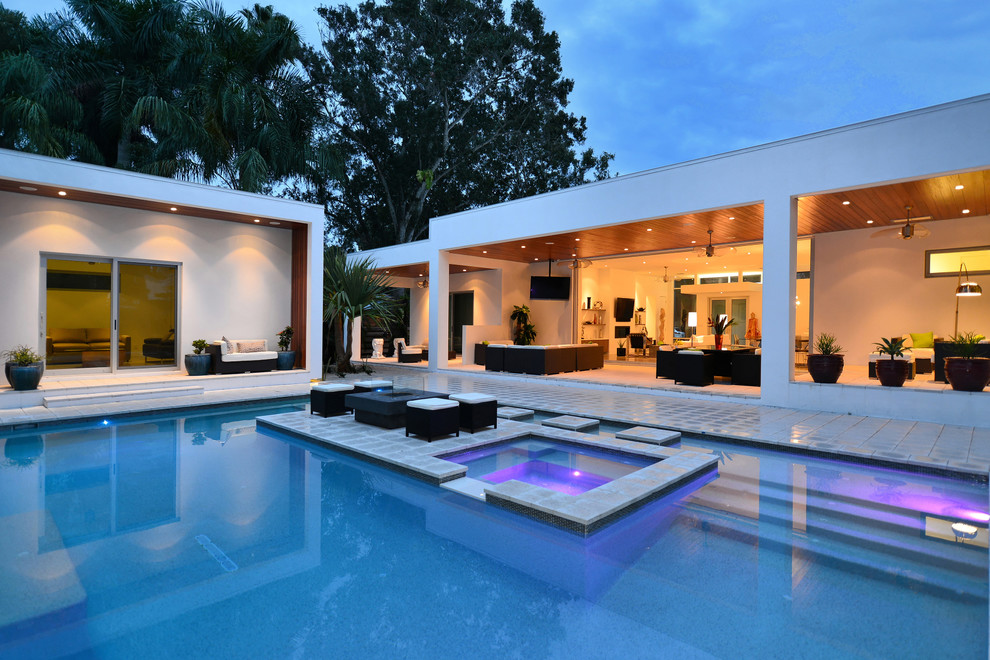 Inspiration for a medium sized contemporary back custom shaped hot tub in Tampa with concrete paving.