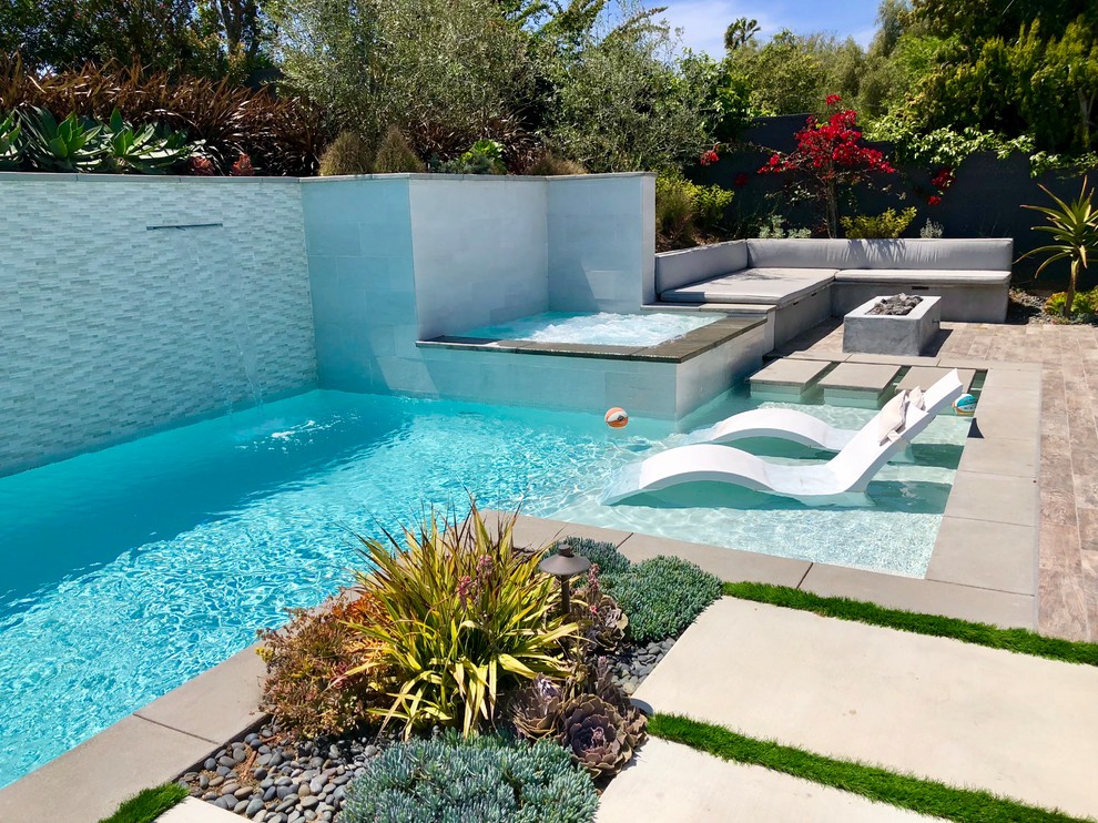 Los Angeles - Contemporary Black & White Rectangular Pool & Spa ...