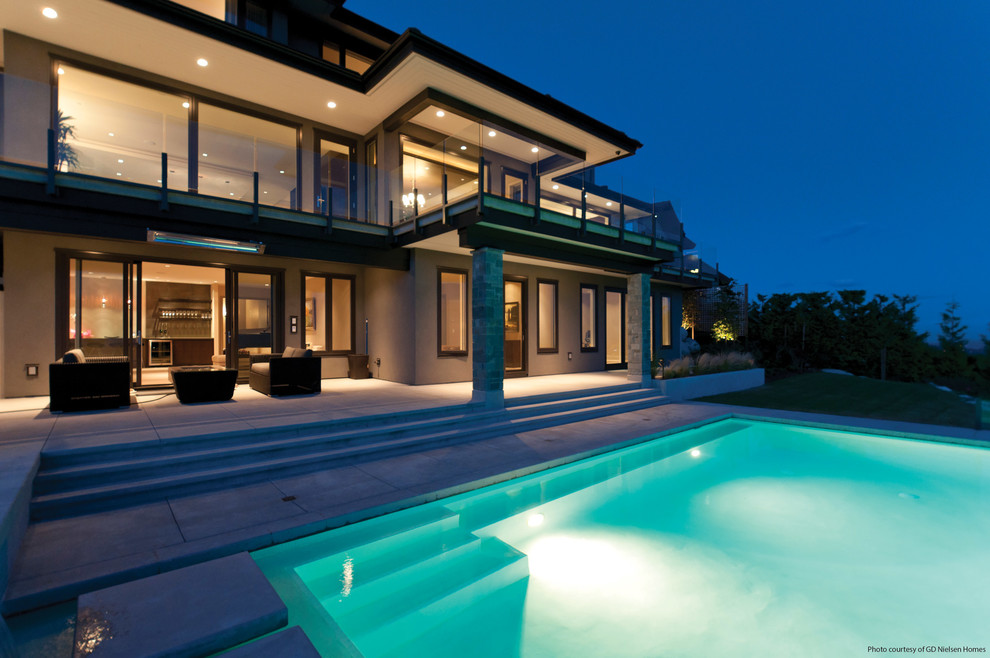 Contemporary swimming pool.