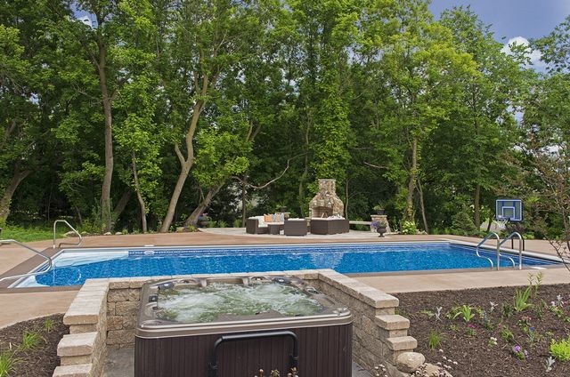Example of a classic pool design in Minneapolis